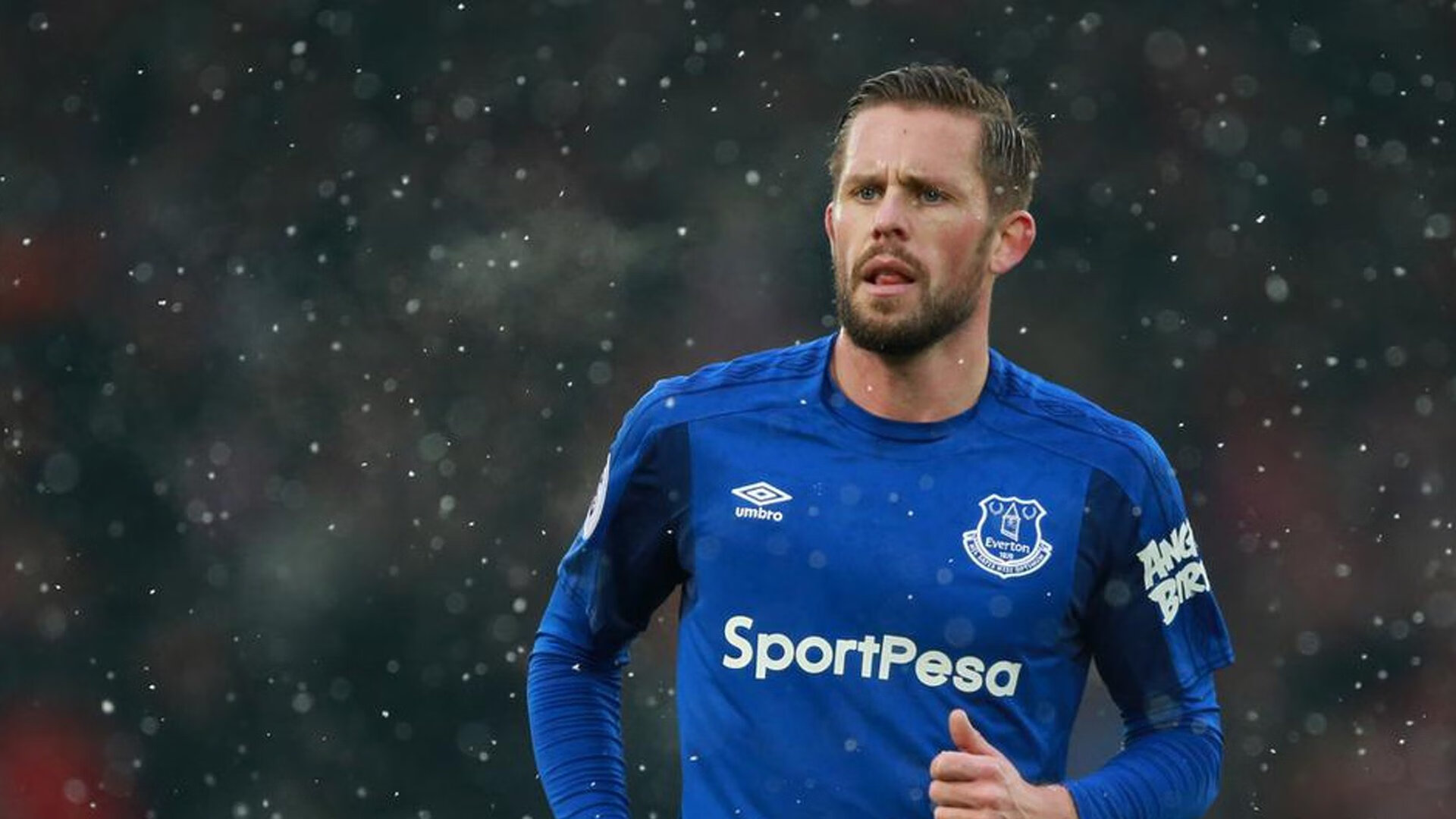 布克再次带伤上阵展现斗志，布克回应